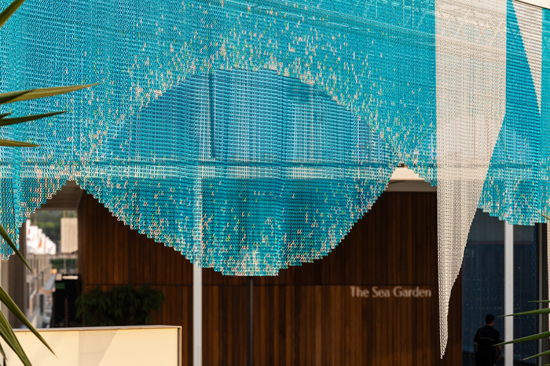 Kriskadecor — Aluminum Chain façade