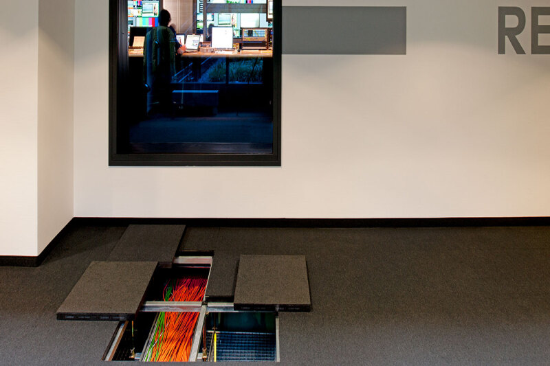 Lindner — Raised floor