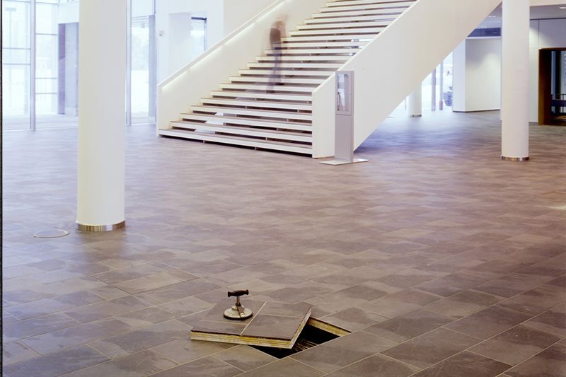 Lindner — Raised floor