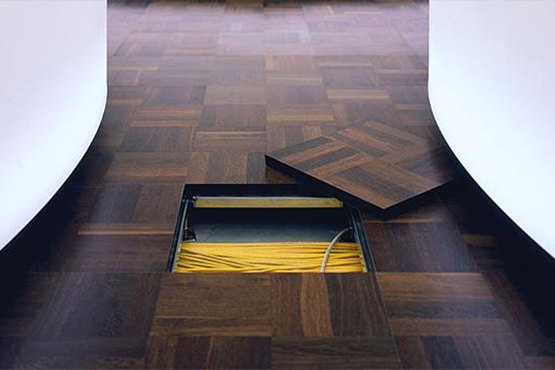 Lindner — Raised floor