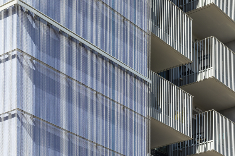 Kriskadecor — Aluminum Chain façade