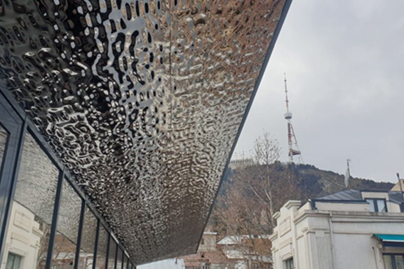 Hotel, Restaurant, Bar "The 10" — Mirror type metal ceiling