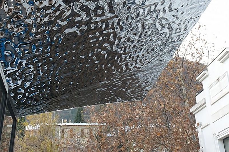 Hotel, Restaurant, Bar "The 10" — Mirror type metal ceiling