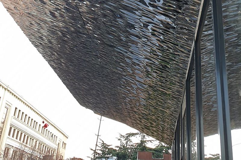 Hotel, Restaurant, Bar "The 10" — Mirror type metal ceiling