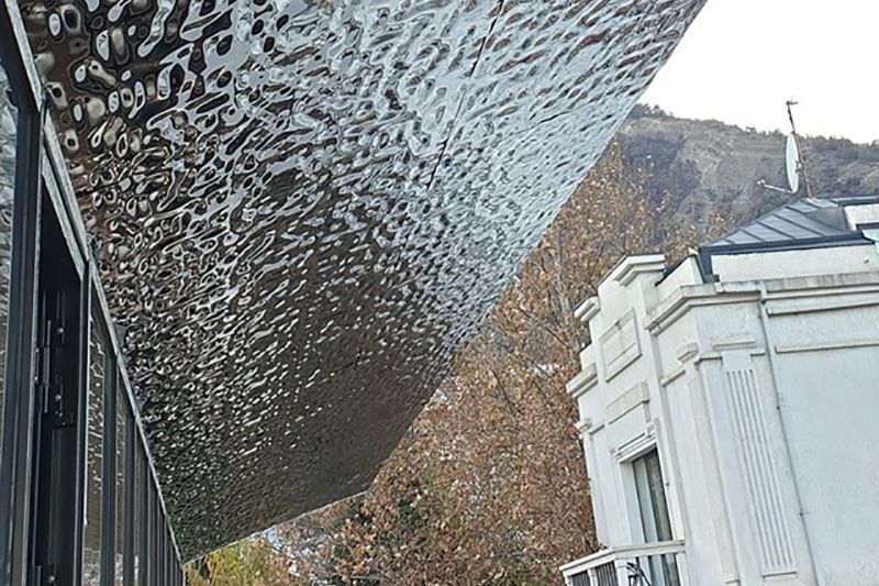 Hotel, Restaurant, Bar "The 10" — Mirror type metal ceiling