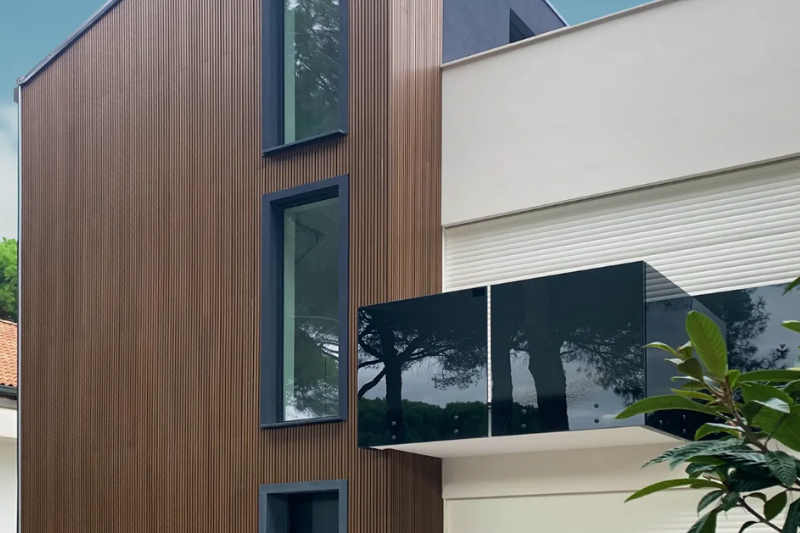 Ravaioli Lengnami — Wooden Façade
