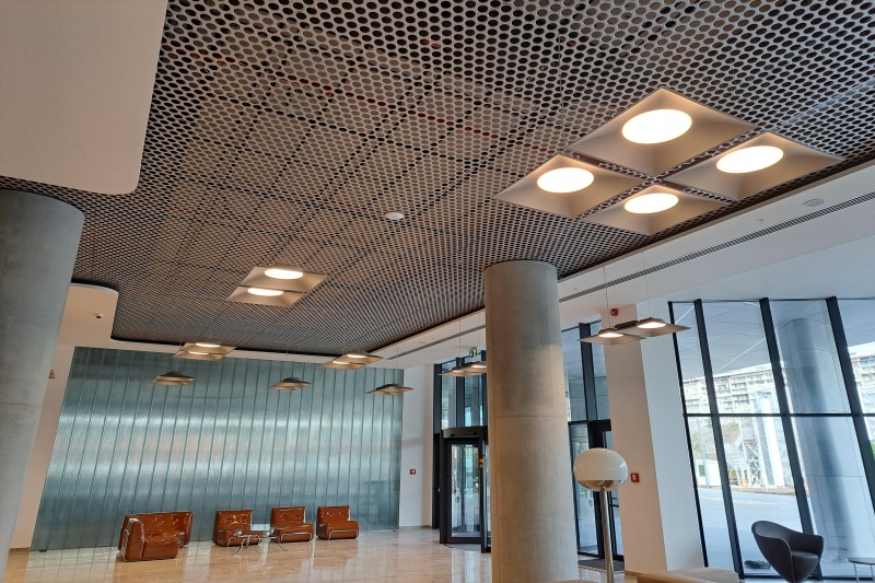 Mziuri Business Centre — Потолок вестибюля