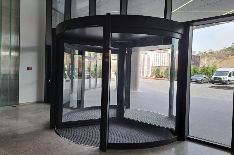 Mziuri Business Centre — Revolving door