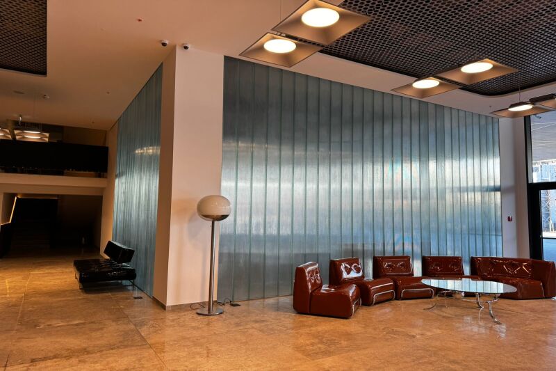 Mziuri Business Centre — Glass partitions